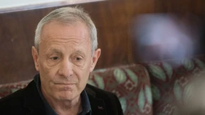 Ein Mann, der auf den Sturm hofft