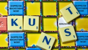 Geistig fit bleiben mit Denksport und Fortbildung