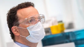 Spahn stärkt Bundesliga trotz „Fall Kalou“ den Rücken