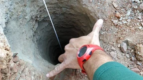 Kleinkind fällt in Spanien in 110 Meter tiefes Bohrloch