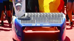 Niederländisches Fahrzeug in Flammen