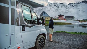 Ein Bett im Schneefeld