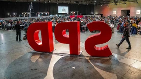 Reichen nehmen, Kindern geben