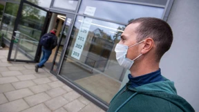 Lehrer provoziert mit verharmlosenden Aussagen zu Corona