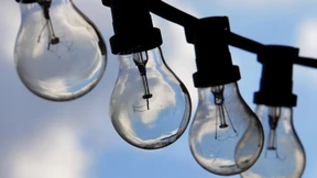 Kunden und Händler horten Restbestände