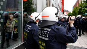 „Regenschirme sind keine Vermummung“