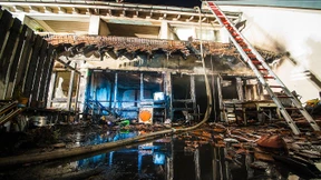 Zwei Tote und viele Verletzte bei Brand in Mehrfamilienhaus