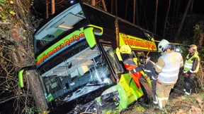Zwei Schwerverletzte bei Unfall mit deutschem Reisebus