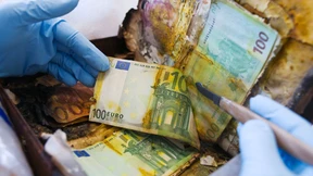 Das Puzzeln mit Scheinen