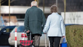 IW: Rentenerhöhung im Sommer halbieren