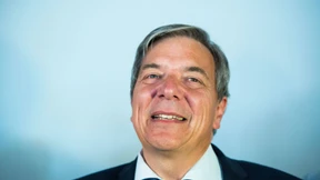 Weiße Flotte mit Batterie