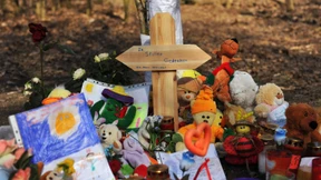 Kleiner Junge verhungert und verdurstet