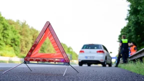 Mann stiehlt Auto von Pannenhelfer – mit Frau auf Beifahrersitz