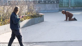 Warum steckt ein Zoo in Stuttgart seinen Volontär in ein Bärenkostüm?