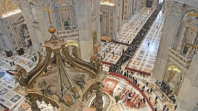 Tausende nehmen Abschied von Benedikt
