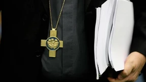 Der Vorhang  ist zerrissen