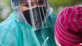 RKI meldet 1204 Neuinfektionen, Inzidenz sinkt auf 22,9