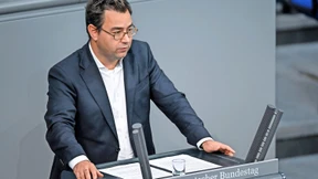 Ein Grüner sucht die Bühne auf der Metro-HV