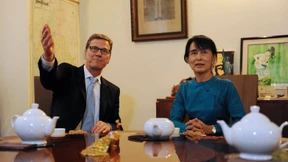 Hilfe für die „Lady“ und ihr Land