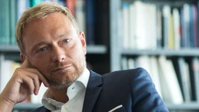 Lindner auf der Couch