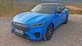 Ford fährt auf Starkstrom