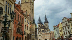 Prag verbietet Straßenkünstlern Pandakostüme und Seifenblasen