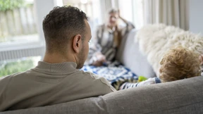 „Ich sage: Das Kind braucht keine Jacke – sie zieht ihm trotzdem eine an“