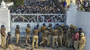 Massenproteste gegen neues Einbürgerungsrecht