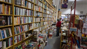 Das Internet trifft Verlage doppelt