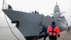 Deutsche Marine hilft erstmals Flüchtlingen in Seenot