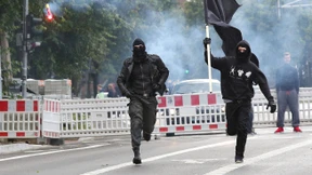 Tanzen, blockieren, Steine werfen