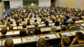 Warum Tausende ihren Doktortitel aberkannt bekommen könnten