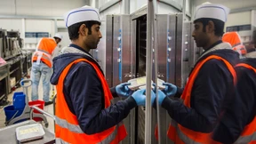 Regierung kürzt Ein-Euro-Job-Programm für Flüchtlinge