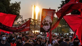 Weitgehend friedliche Demo zum 1. Mai in Frankfurt