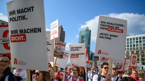 Kostenlose Mitversicherung von Ehepartnern auf der Kippe