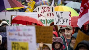 Hunderte demonstrieren in Nordrhein-Westfalen