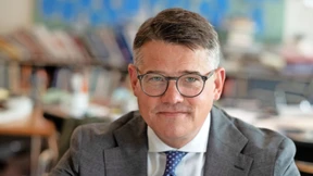 Ministerpräsident Rhein erinnert an Errungenschaften der Demokratie