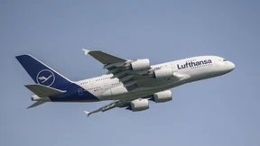 Ehepaar streitet lautstark – Flugzeug landet zwischen