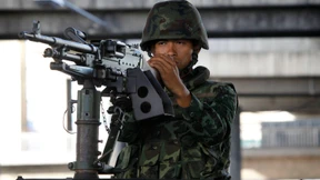 Soldaten marschieren in Bangkok auf