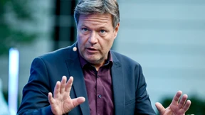 Habeck prüft Übergewinnsteuer auf bestimmte Stromarten