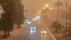 Ein Schleier von Sand und Staub