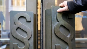 Haftstrafe wegen Millionenbetrugs bei Sozialbehörde