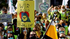 Lufthansa-Beschäftigte demonstrieren für Arbeitsplätze