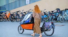 Dorothee Bär für höheres Elterngeld