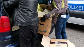 Razzien wegen Geldwäsche und Steuerbetrug