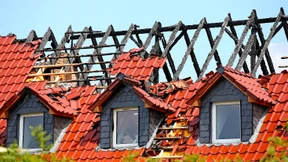 665 Straftaten gegen Asylunterkünfte