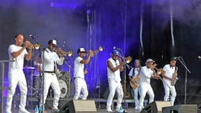 Ausgefeilte Jazz-Bläsersätze und robuste Hip-Hop-Einlagen