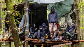 Aktivisten besetzen hessische Vertretung in Berlin