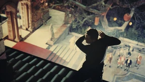 Filmreife Flucht über Häuserdächer