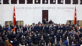 Mehrheiten für erste Artikel der Verfassungsreform